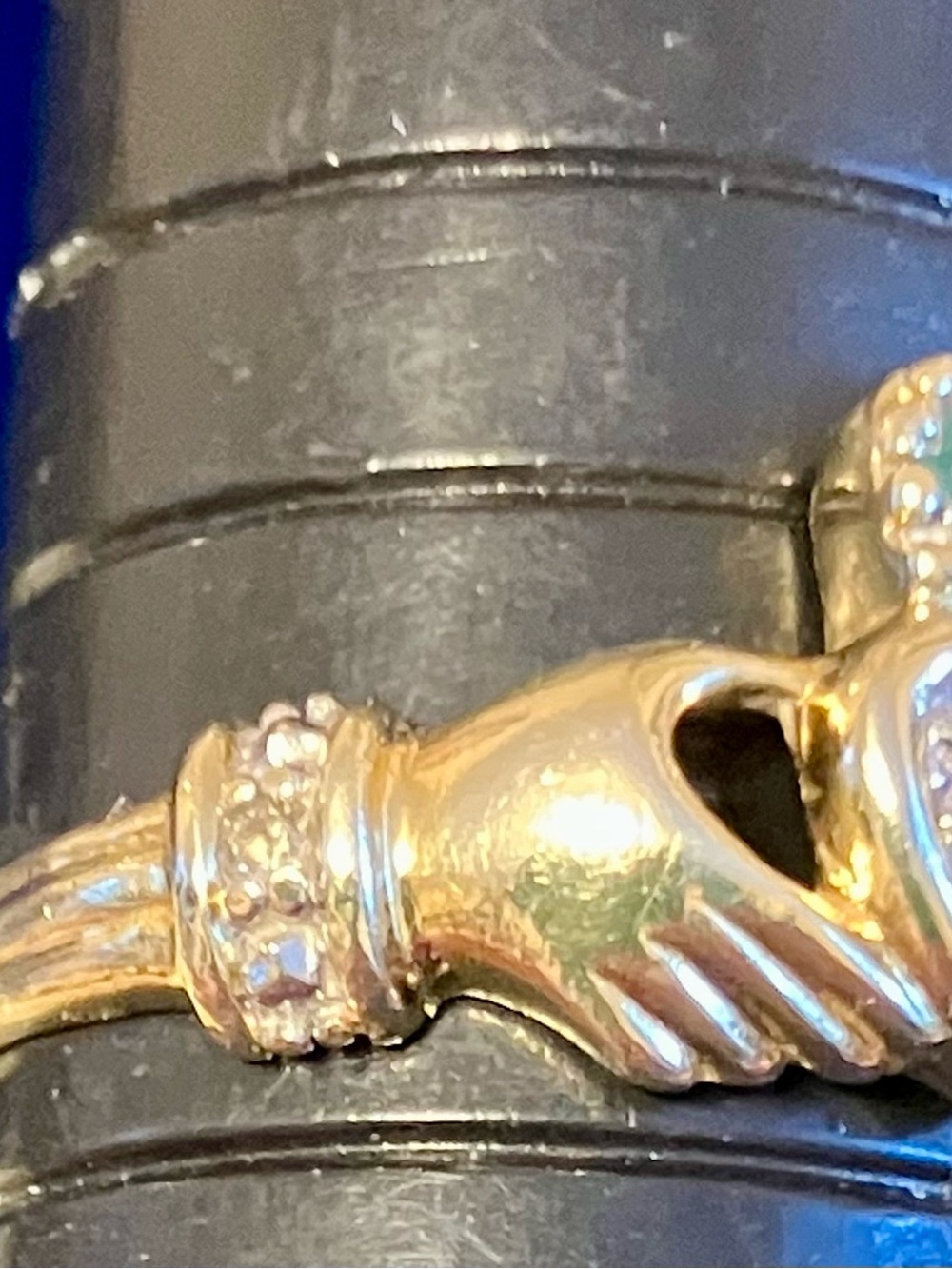 Bradford Exchange Claddagh Ring 10k Diamonds and Emeralds size 7.5 - Picture 3 of 5